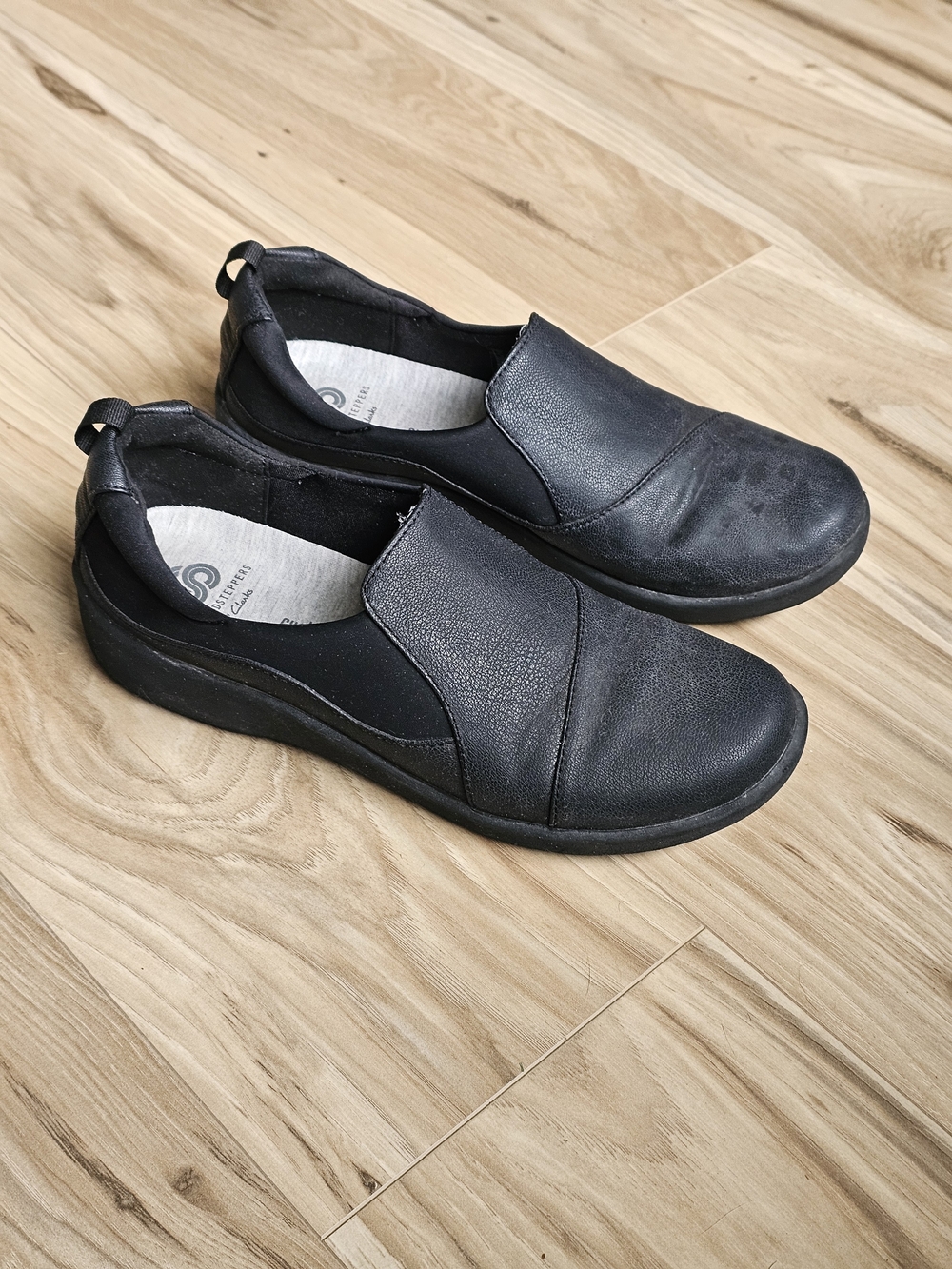 Clarks Cloudstepper Womens Black Slip-On Loafers